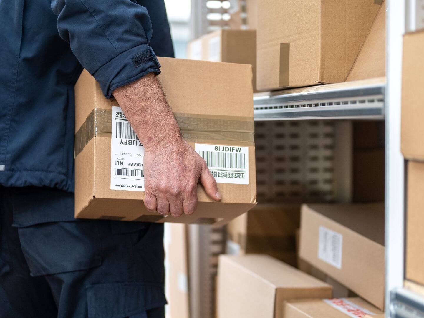 2 1 like-plus-logistica-ultima-milla-reparto-urbano-mensajeria-express-ecommerce-coslada-madrid