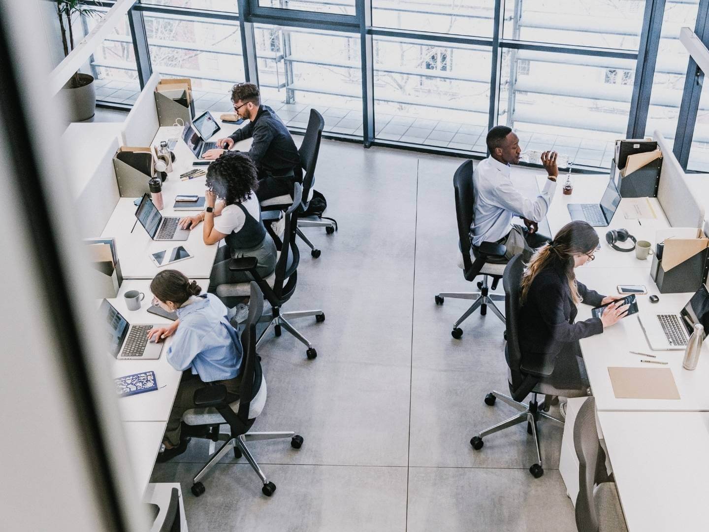 5 1 like-plus-logistica-ultima-milla-reparto-urbano-mensajeria-express-ecommerce-coslada-madrid